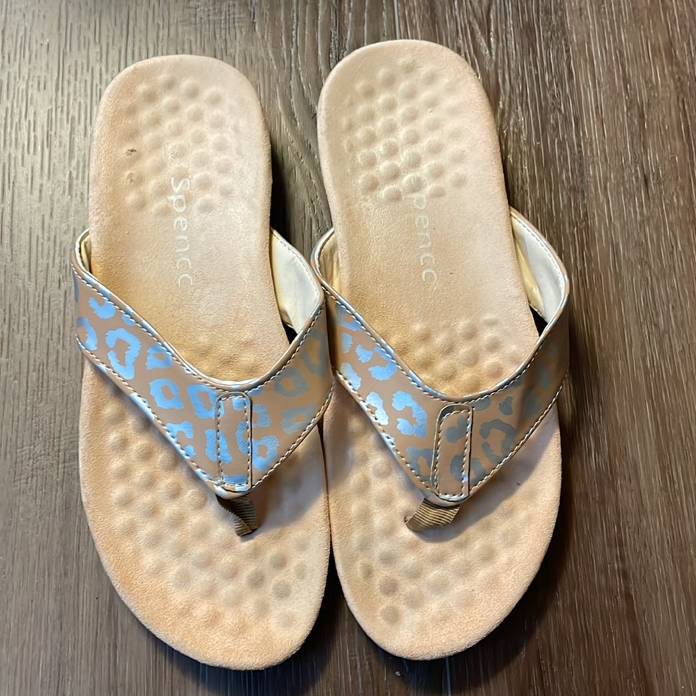 Spenco Orthotic Tan Cheetah flip flops 9